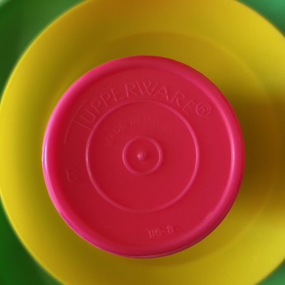 Vintage Tupperware set 4 plates, cups, bowls - Picture 3 of 3